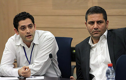 "ההתאחדות לא יכולה לזרוק הכל על הקבוצות". ניר ענבר ודורון אוסידון (צילום: אלכס קולומויסקי) (צילום: אלכס קולומויסקי)