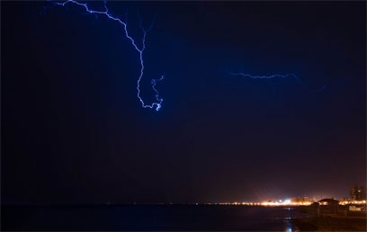 סערה אמש בקריית חיים (צילום: אל-חי דין) (צילום: אל-חי דין)