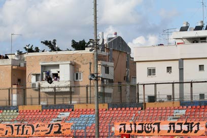 האצטדיון בשכונת התקווה. גדול על הקבוצה של אבוקסיס (צילום: עוז מועלם) (צילום: עוז מועלם)