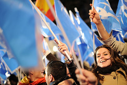 יוצאים לדרך חדשה? תומכי מפלגת הימין בספרד (צילום: AFP) (צילום: AFP)