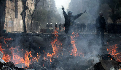 Police, protesters clash in Cairo (Photo: AFP)