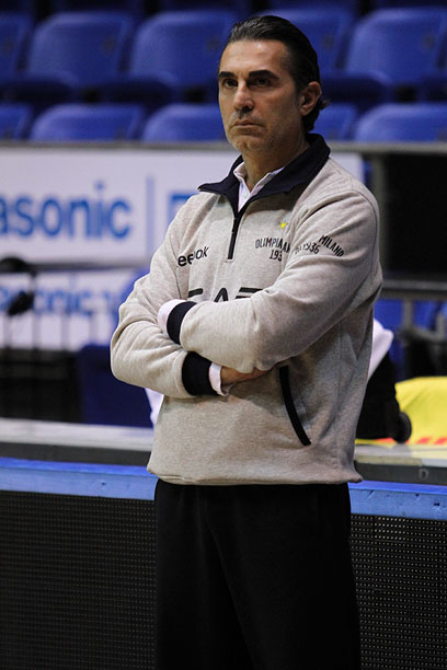 מכיר היטב את הכדורסל הספרדי. מאמן קאחה סרג'יו סקריולו (צילום: מור שאולי) (צילום: מור שאולי)
