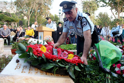 קברה של מפקדת משטרת חיפה אהובה תומר (צילום: גיל נחושתן, ידיעות אחרונות) (צילום: גיל נחושתן, ידיעות אחרונות)