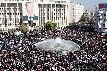 "מיליונים הפגינו בסוריה למען אסד". דמשק (צילום: AP) (צילום: AP)