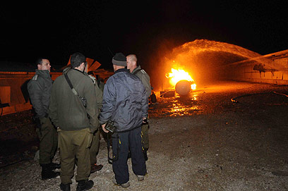 צובר הגז שעלה באש באחד היישובים (צילום: אביהו שפירא) (צילום: אביהו שפירא)