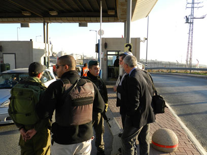 "המחסומים הפכו לכלי למרור חיי המתיישבים" (צילום: אריק בן שמעון, איחוד לאומי) (צילום: אריק בן שמעון, איחוד לאומי)