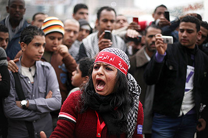 מפגינים בכיכר תחריר. "אופוריה מיידית" (צילום: AP) (צילום: AP)