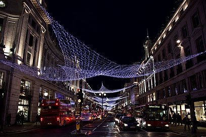 רחוב אוקספורד ערוך לחג  (צילום: Shutterstock) (צילום: Shutterstock)