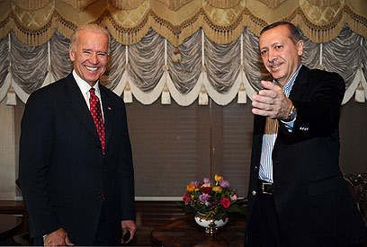 נשיא טורקיה וסגן נשיא ארצות הברית. מתאמים עמדות (צילום: MCT) (צילום: MCT)