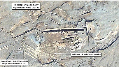 המתקן להמרת אורניום, בתמונת לוויין עדכנית. הבניינים נעלמו (מתוך אתר ISIS  ) (מתוך אתר ISIS  )