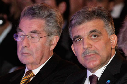 נשיא טורקיה לצד עמיתו האוסטרי (צילום: רויטרס) (צילום: רויטרס)