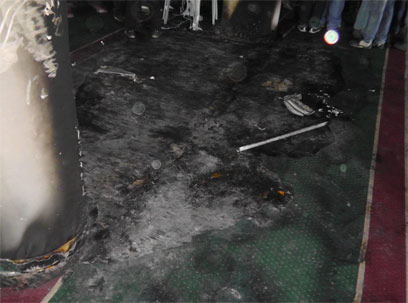 הנזק שנגרם בתוך המסגד (צילום: איאד חדד, בצלם) (צילום: איאד חדד, בצלם)