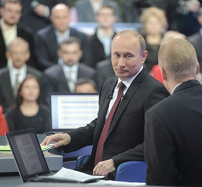 "לאופוזיציה יש טענות לזיופים? שיילכו איתן לבית המשפט". פוטין (צילום: AFP) (צילום: AFP)
