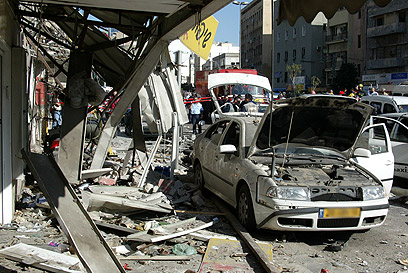 На месте теракта в Тель-Авиве, 2003 год. Фото: Михаэль Кремер