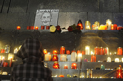 "אמת ואהבה" - הסיסמה של האבל שהייתה לסיסמת המהפכה (צילום: AFP) (צילום: AFP)