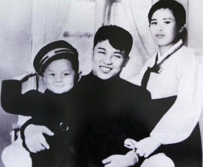 קים ג'ונג איל (משמאל) (צילום: רויטרס) (צילום: רויטרס)