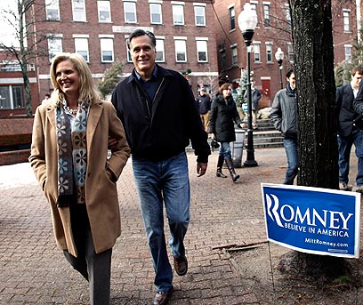 רומני ואשתו אן בניו המפשייר (צילום: AP) (צילום: AP)