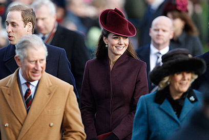 הדוכסית והכובע. חג מולד ראשון עם הקרובים החדשים (צילום: AP) (צילום: AP)