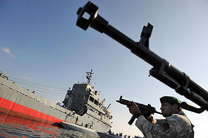חיילי צבא איראן בתמרון הימי (צילם: EPA) (צילם: EPA)