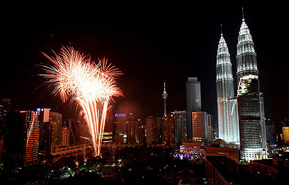 חגיגות הסילבסטר בקואלה למפור, בירת מלזיה (צילום: AFP) (צילום: AFP)