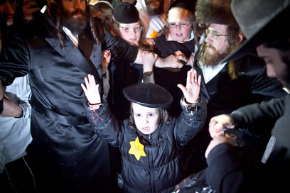 ילד חרדי בהפגנה הערב (צילום: נועם מושקוביץ) (צילום: נועם מושקוביץ)