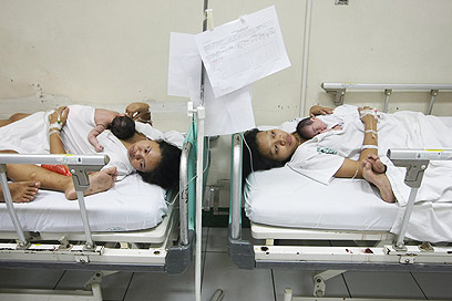 תינוקות ראשונים בשנת 2012 בפיליפינים (צילום: EPA) (צילום: EPA)