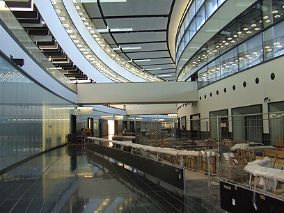 טרמינל סקיילינק, מבט מבפנים (צילומים: יואב גלזנר) (צילום: יואב גלזנר) (צילום: יואב גלזנר)