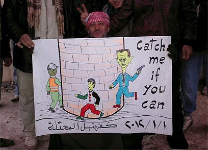 "תפסו אותי אם אתם יכולים". קריקטורה על הנשיא הסורי (צילום: רויטרס) (צילום: רויטרס)