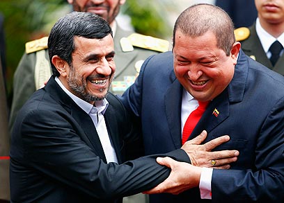 Ahmadinejad, Chavez joked about nukes (Photo: Reuters)