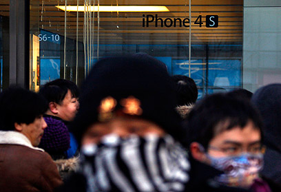 השקת אייפון 4S בסין (צילום: AP) (צילום: AP)