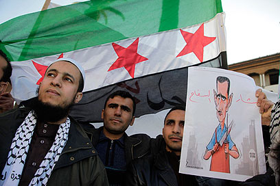 כ-6,000 נהרגו על ידי "הקצב מדמשק". הפגנה נגד אסד במרוקו (צילום: רויטרס) (צילום: רויטרס)