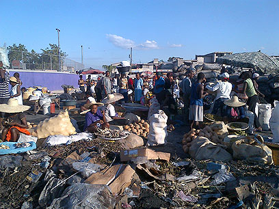 שוק מאולתר במחנה חסרי הבית (צילום: אייל רייניך ) (צילום: אייל רייניך )