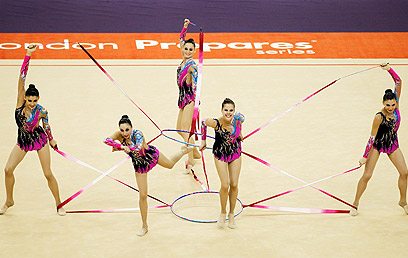 בנות נבחרת ישראל בהתעמלות אמנותית בפעולה (צילום: gettyimages) (צילום: gettyimages)