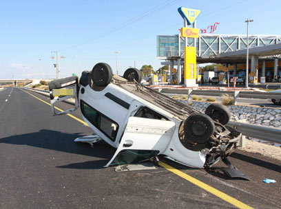 אחרי התאונה הקטלנית בכביש החוף  (צילום: עידו ארז) (צילום: עידו ארז)