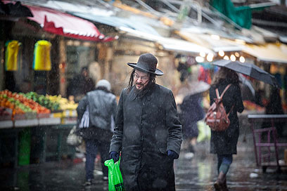 גשום בירושלים. אם יהיה שלג, הוא לא צפוי להיערם (צילום: נועם מושקוביץ) (צילום: נועם מושקוביץ)