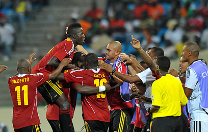 נבחרת אנגולה חוגגת (צילום: AFP) (צילום: AFP)