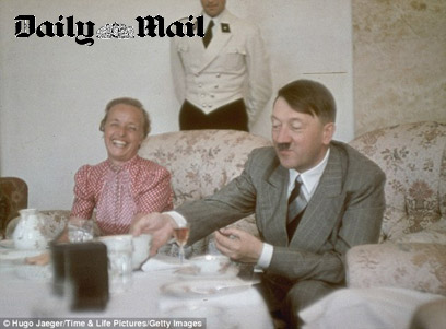 היטלר בהפסקת תה ()