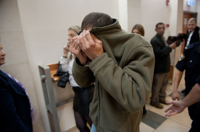 החשוד השני בדריסתו של סירק, בבית משפט השלום בראשל"צ (צילום: בן קלמר) (צילום: בן קלמר)