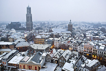 שלג כבד ירד גם על הולנד. העיר אוטרכט (צילום: EPA) (צילום: EPA)