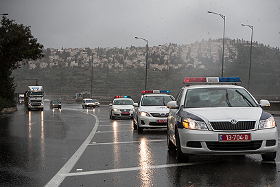 ניידות משטרה בגשם של ירושלים (צילום: נועם מושקוביץ) (צילום: נועם מושקוביץ)