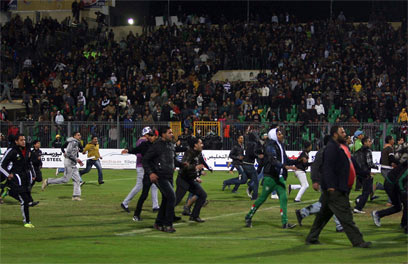 אסון על מגרש הכדורגל בפורט סעיד (צילום: AFP) (צילום: AFP)