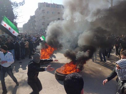 הפגנות נגד אסד בסוריה. "הטלוויזיה מלבה את המהומות" (צילום: רויטרס) (צילום: רויטרס)