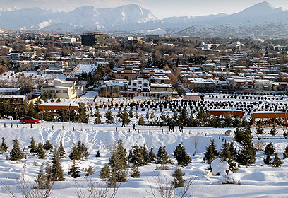 בירת אפגניסטן מכוסה לבן (צילום: AP) (צילום: AP)