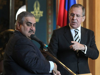 שר החוץ הרוסי נגד המערב. לברוב ושר החוץ של בחריין (צילום: EPA) (צילום: EPA)