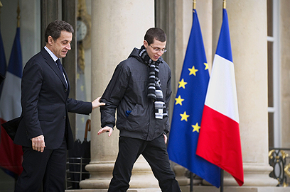 סרקוזי ושליט בצרפת. כינה אותו "בנה של צרפת" (צילום: AFP) (צילום: AFP)