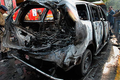 "אנשי מוסד משתתפים בחקירת הפיגוע". הרכב שפוצץ בניו דלהי (צילום: AP) (צילום: AP)