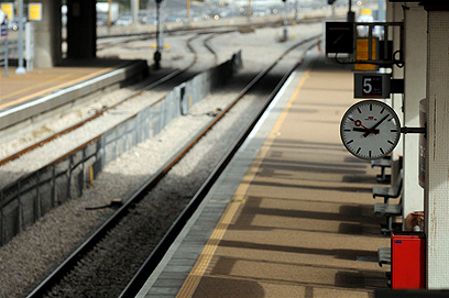 הרכבת לא באה היום. תחנת רכבת מרכז בתל-אביב (צילום: ירון ברנר) (צילום: ירון ברנר)