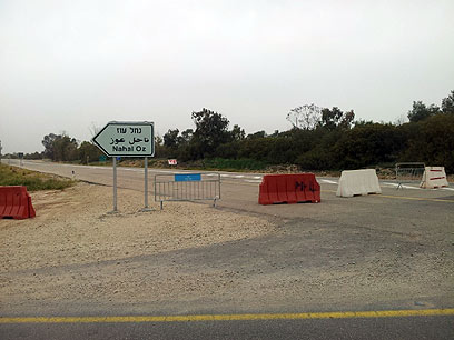 הכביש עדיין חסום לתנועה  (צילום: יואב זיתון) (צילום: יואב זיתון)