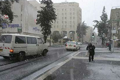 ירושלים בשנת 2006. שלג על עירי (צילום: שלומי כהן, עיתון ירושלים) (צילום: שלומי כהן, עיתון ירושלים)