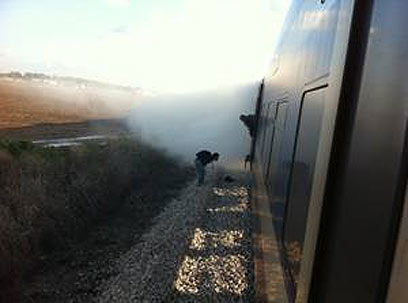 הרכבת עצרה באמצע הדרך (צילום:  אייל) (צילום:  אייל)